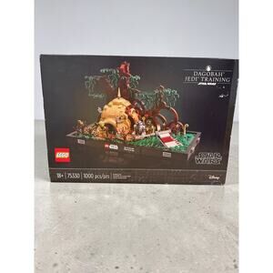 LEGO Disney Star Wars Dagobah Jedi Training Diorama Collection 75330